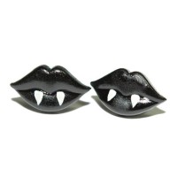 SPOOKY BLACK LIPS WITH FANGS HALLOWEEN STUD EARRINGS 