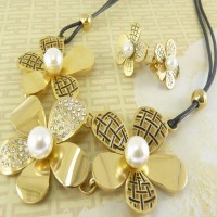 Stainless Steel Flower Pendant And Earrings Jewelry Sets For Women - JS177