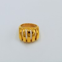 The classic right symbolizes the golden eternity of the ring stainless steel